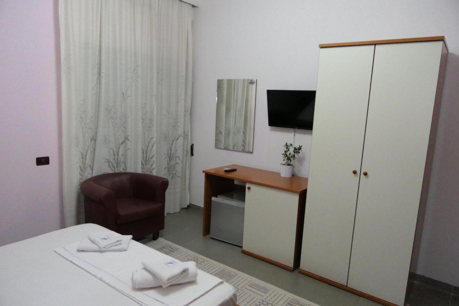 Hotel Edland Vlorë Εξωτερικό φωτογραφία