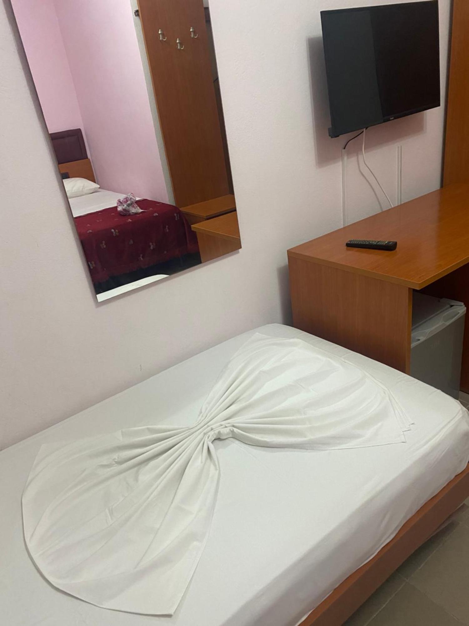 Hotel Edland Vlorë Εξωτερικό φωτογραφία